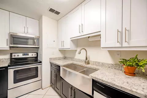2375 NE 9th St, Pompano Beach, FL 33062 photo 3