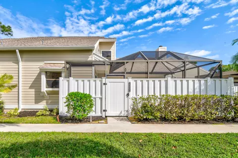 1302 Summerwinds Ln, Jupiter, FL 33458 photo 1