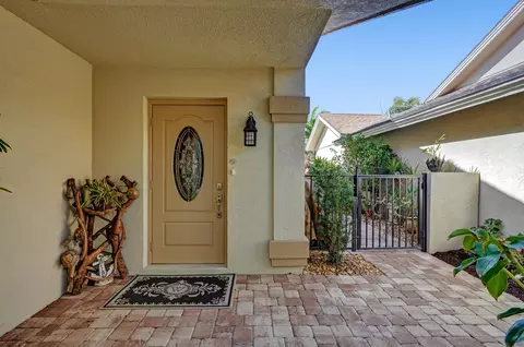 146 Sand Pine Dr, Jupiter, FL 33477 photo 2