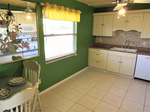 4232 SE Jacaranda St, Stuart, FL 34997 photo 6