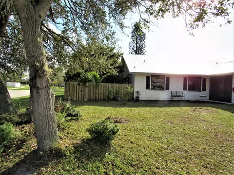 4232 SE Jacaranda St, Stuart, FL 34997 photo 2