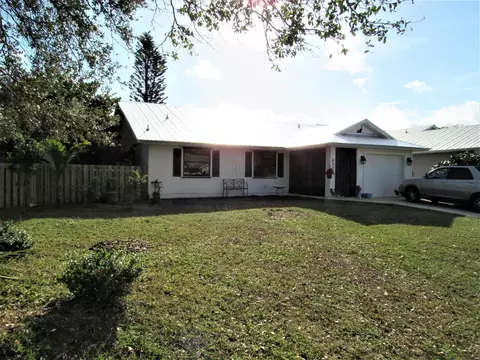 4232 SE Jacaranda St, Stuart, FL 34997 photo 1