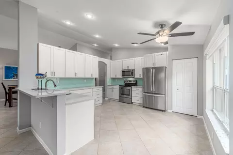 2946 SE Kingsmill Pl, Stuart, FL 34997 photo 3