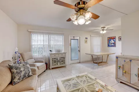 181 Brighton E, Boca Raton, FL 33434 photo 6