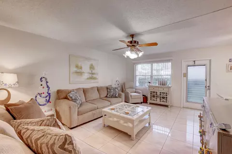 181 Brighton E, Boca Raton, FL 33434 photo 5