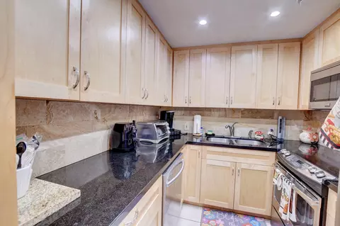 181 Brighton E, Boca Raton, FL 33434 photo 9