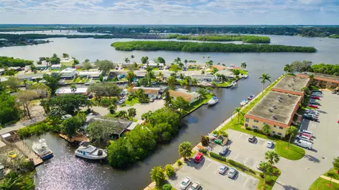 2406 SW Hideaway Ln, Stuart, FL 34994 photo 4