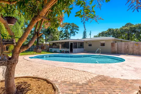 1605 SE 14th St, Stuart, FL 34996 photo 1