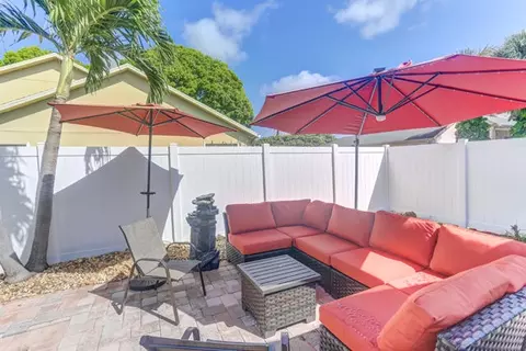 6321 Pompano St, Jupiter, FL 33458 photo 2