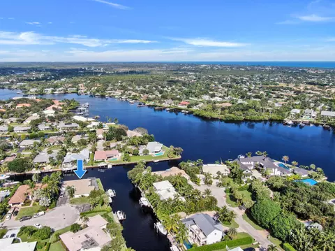 27 Leeward Cir, Tequesta, FL 33469 photo 8