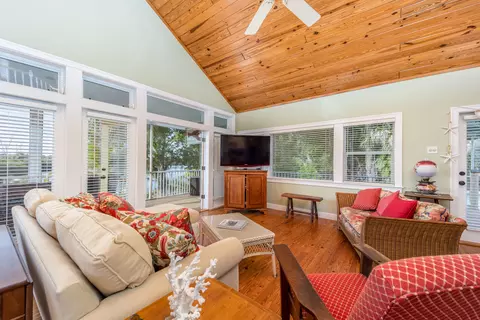 669 SW Linden St, Stuart, FL 34997 photo 7