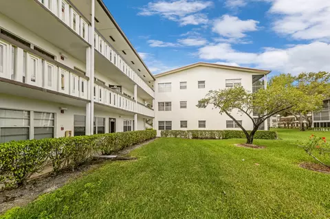 48 Suffolk B, Boca Raton, FL 33434 photo 2