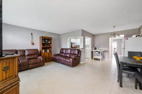 48 Suffolk B, Boca Raton, FL 33434 photo 4