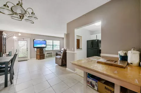 48 Suffolk B, Boca Raton, FL 33434 photo 7