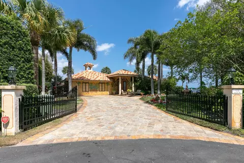 125 SE Alamanda Way, Stuart, FL 34996 photo 10