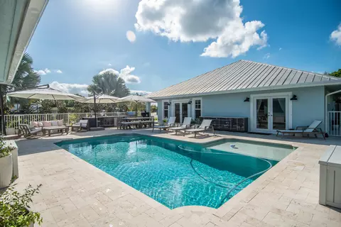 8060 SE Paulson Ave, Stuart, FL 34997 photo 2