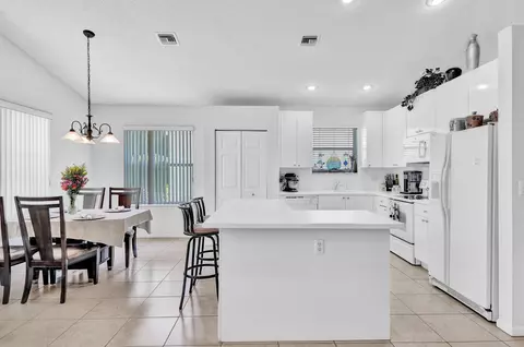 10431 Utopia Cir E, Boynton Beach, FL 33437 photo 2