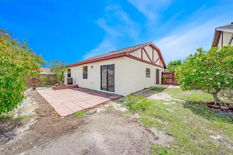11130 Model Cir E, Boca Raton, FL 33428 photo 8