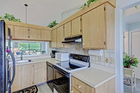 202 Pinecrest Cir #D, Jupiter, FL 33458 photo 10