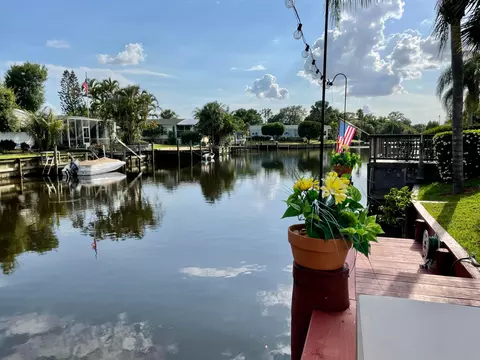 222 SE Paradise Pl, Stuart, FL 34997 photo 1