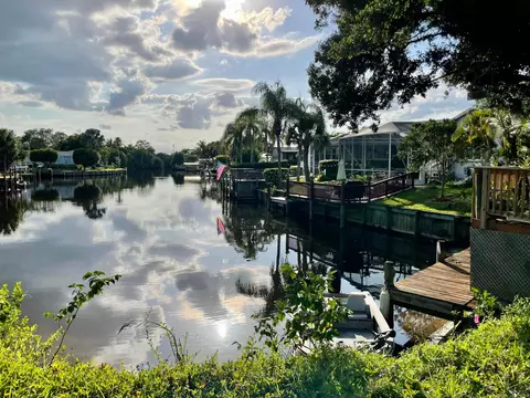 222 SE Paradise Pl, Stuart, FL 34997 photo 2