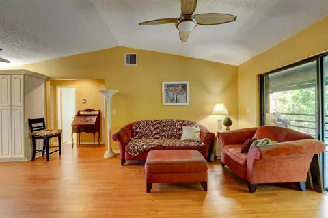 1230 SE Parkview Pl #D9, Stuart, FL 34994 photo 7