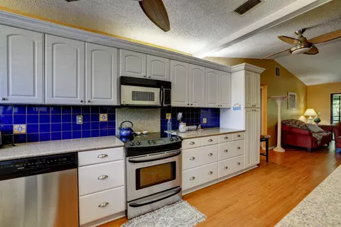 1230 SE Parkview Pl #D9, Stuart, FL 34994 photo 5