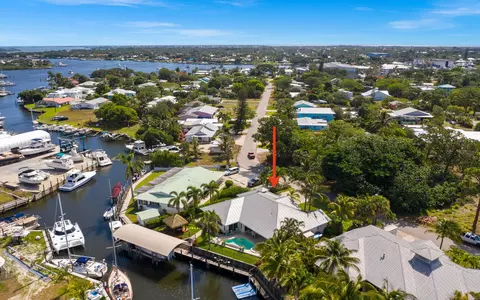 4037 SE Barcelona St, Stuart, FL 34997 photo 2