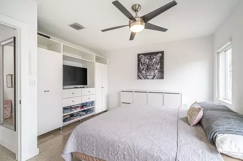 1084 W 65th St, Hialeah, FL 33012 photo 15