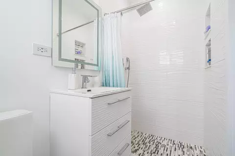 1084 W 65th St, Hialeah, FL 33012 photo 18
