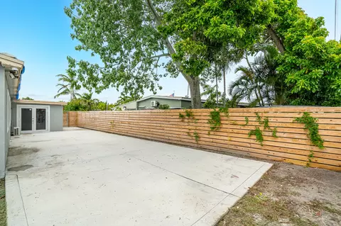 1084 W 65th St, Hialeah, FL 33012 photo 21