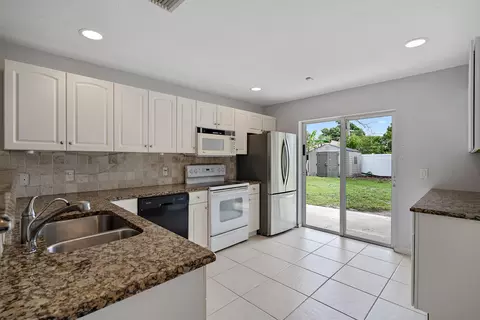 6737 1st St, Jupiter, FL 33458 photo 5