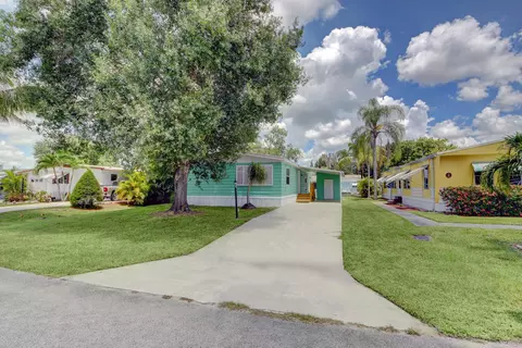 251 SE Paradise Pl, Stuart, FL 34997 photo 2