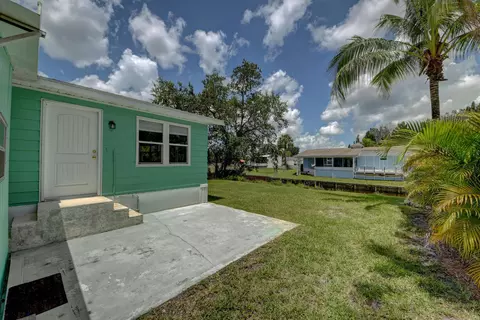 251 SE Paradise Pl, Stuart, FL 34997 photo 6