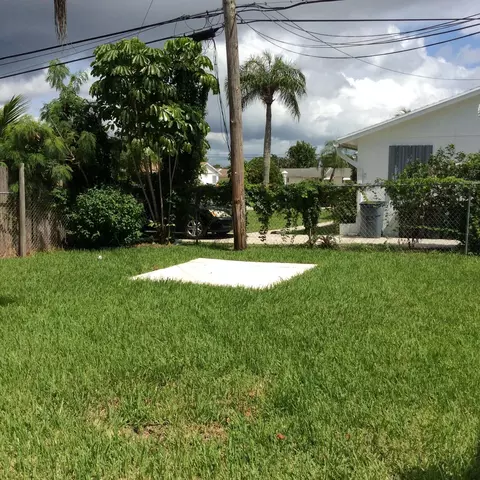 909-911 Seneca St, Jupiter, FL 33458 photo 4
