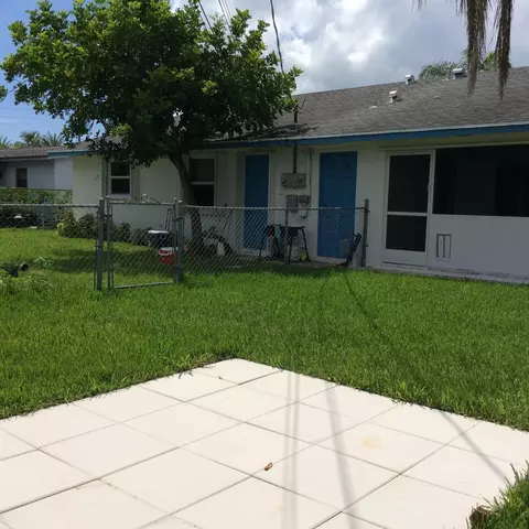 909-911 Seneca St, Jupiter, FL 33458 photo 3