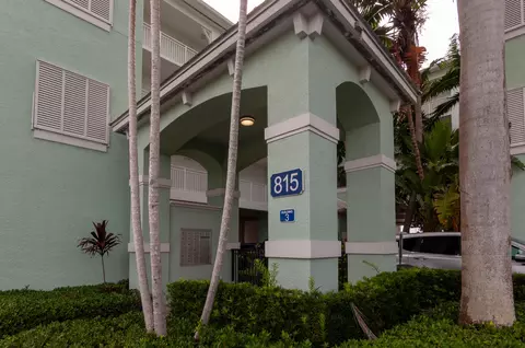 815 NW Flagler Ave #401, Stuart, FL 34994 photo 2