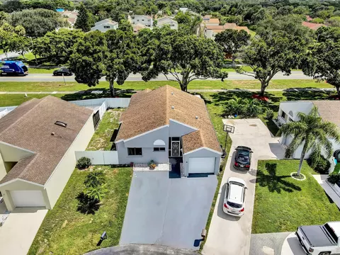 6 Compton Way, Boynton Beach, FL 33426 photo 2
