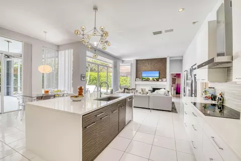 121 N River Dr W, Jupiter, FL 33458 photo 3