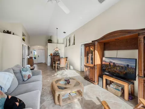 77 Maple Ln, Boynton Beach, FL 33436 photo 7