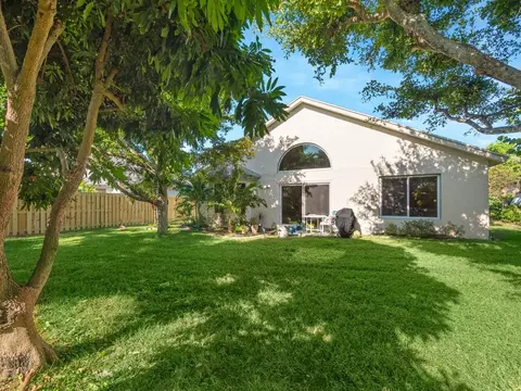 77 Maple Ln, Boynton Beach, FL 33436 photo 17