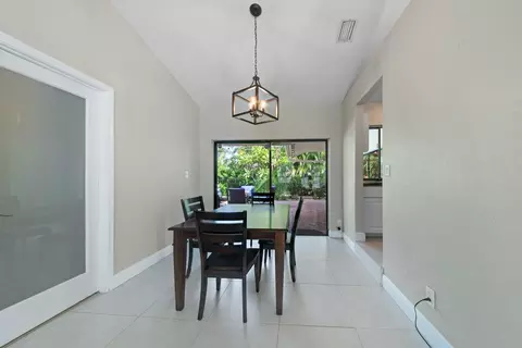 399 Apache Ln, Boca Raton, FL 33487 photo 5