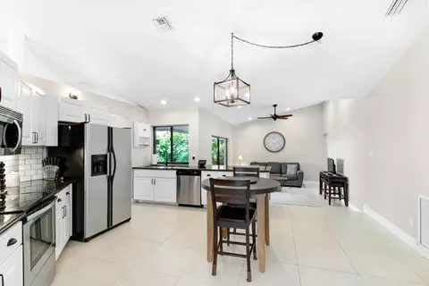 399 Apache Ln, Boca Raton, FL 33487 photo 9