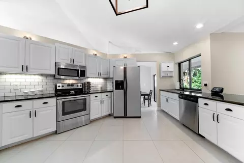 399 Apache Ln, Boca Raton, FL 33487 photo 8