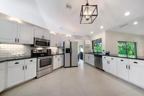 399 Apache Ln, Boca Raton, FL 33487 photo 13
