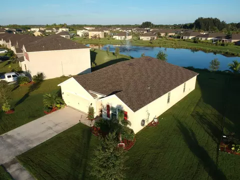 8501 Cobblestone Dr, Fort Pierce, FL 34945 photo 3
