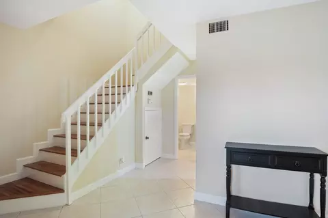 176 Seabreeze Cir, Jupiter, FL 33477 photo 2