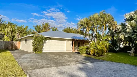 103 E Riverside Dr, Jupiter, FL 33469 photo 2