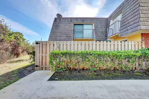 3182 SE Brook St, Stuart, FL 34997 photo 1