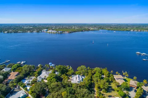 518 SW North River Point Dr, Stuart, FL 34994 photo 3